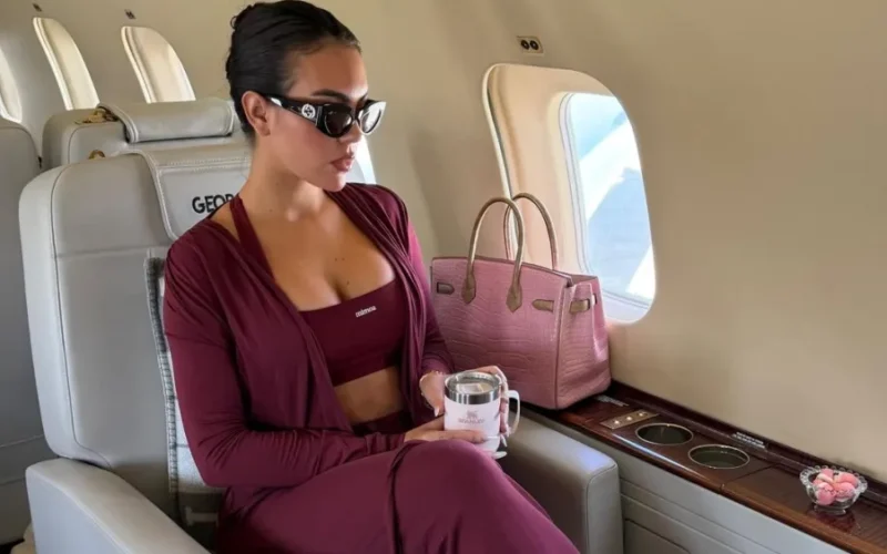 Georgina Rodríguez wearing Mimoa activewear on a private jet