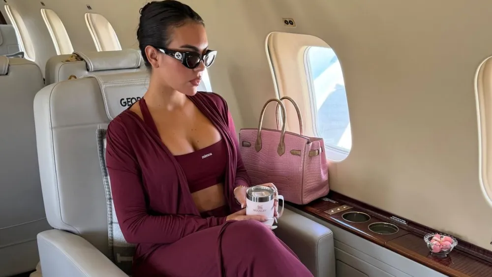 Georgina Rodríguez wearing Mimoa activewear on a private jet