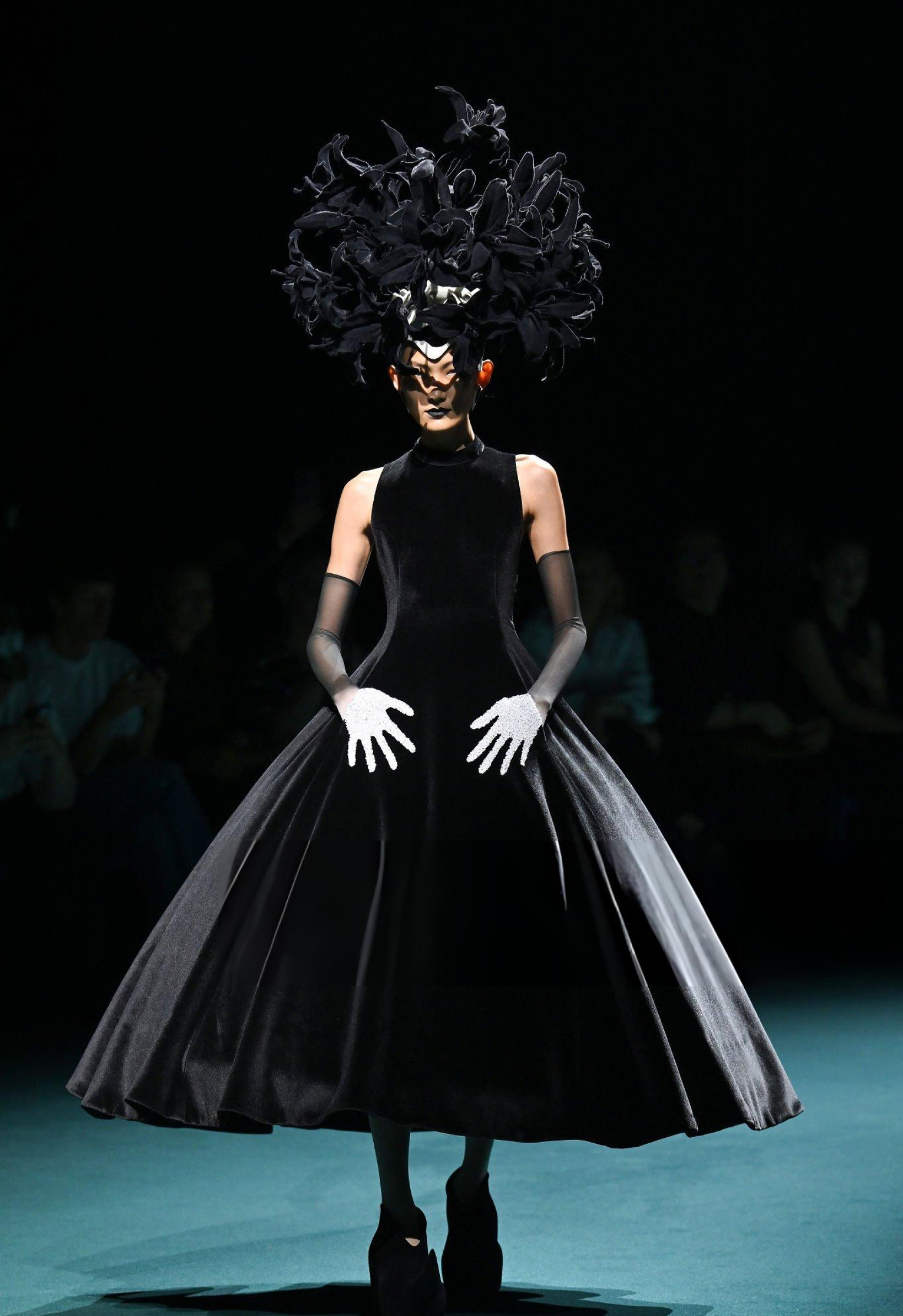 Robert Wun black couture runway look